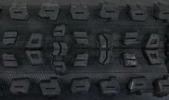 Pneu Maxxis Aggressor Wide Trail - EXO Protection - Dual 62a/60a - Tubeless Ready 5 Pneu Maxxis Aggressor Wide Trail - EXO Protection - Dual 62a/60a - Tubeless Ready -Pneus Vtt Soldes Maxxis Aggressor Exo Protection Macro 1235x735