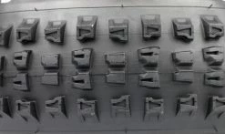 Pneu Hutchinson Griffus Racing Lab Front 2.50 - Race Riposte Gravity - Hardskin - Tubeless Ready -Pneus Vtt Soldes Pneu Hutchinson Griffus Racing Lab 2.40 Race Riposte Gravity Hardskin Tubeless Ready crampons 1235x735