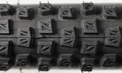 Pneu Hutchinson Iguana Loisir - 33 TPI -Pneus Vtt Soldes Pneu Hutchinson iguana loisir macro 1235x735