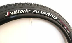 Pneu Vittoria Agarro Graphène 2.0 - Tubeless Ready TNT -Pneus Vtt Soldes pneu vittoria agarro 3 1235x735