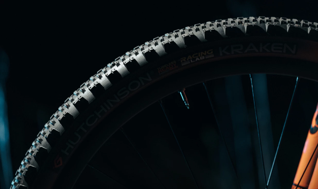 Pneu Hutchinson Kraken Racing Lab - Race Ripost XC - Hardskin - Tubeless Ready 7 Pneu Hutchinson Kraken Racing Lab - Race Ripost XC - Hardskin - Tubeless Ready – Image 7